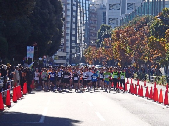2014神宮外苑ロードレーススタート風景