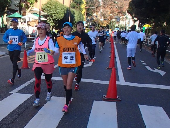 １０キロ・伴走ありの女子選手。