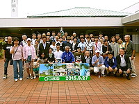 研修会場前にて、参加者全員による集合写真