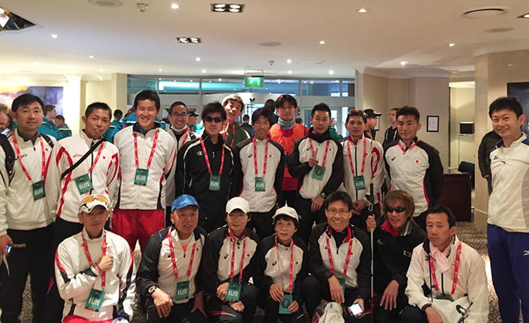 ロンドンマラソン参加者の集合写真