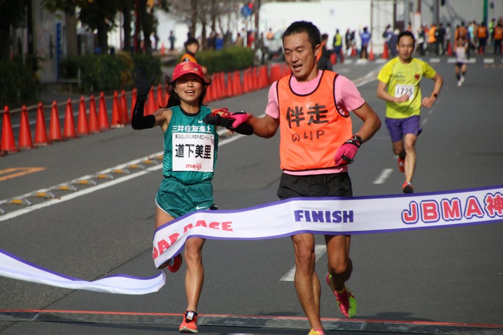 神宮外苑_道下選手フィニッシュ